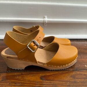 Mia Sofia clogs NWOB